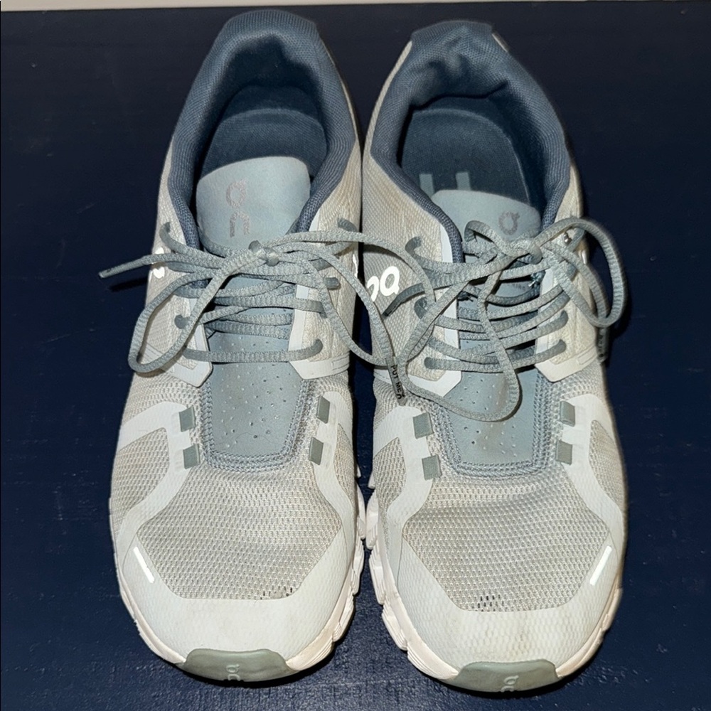 On Running Athletic Shoes in Gray and White. Used in great condition
